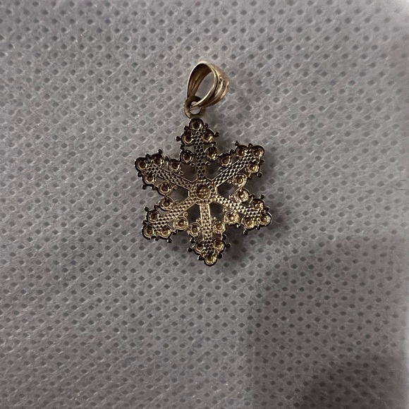 14K yellow gold Snowflakes Pendant with white gold. - Picture 4 of 7
